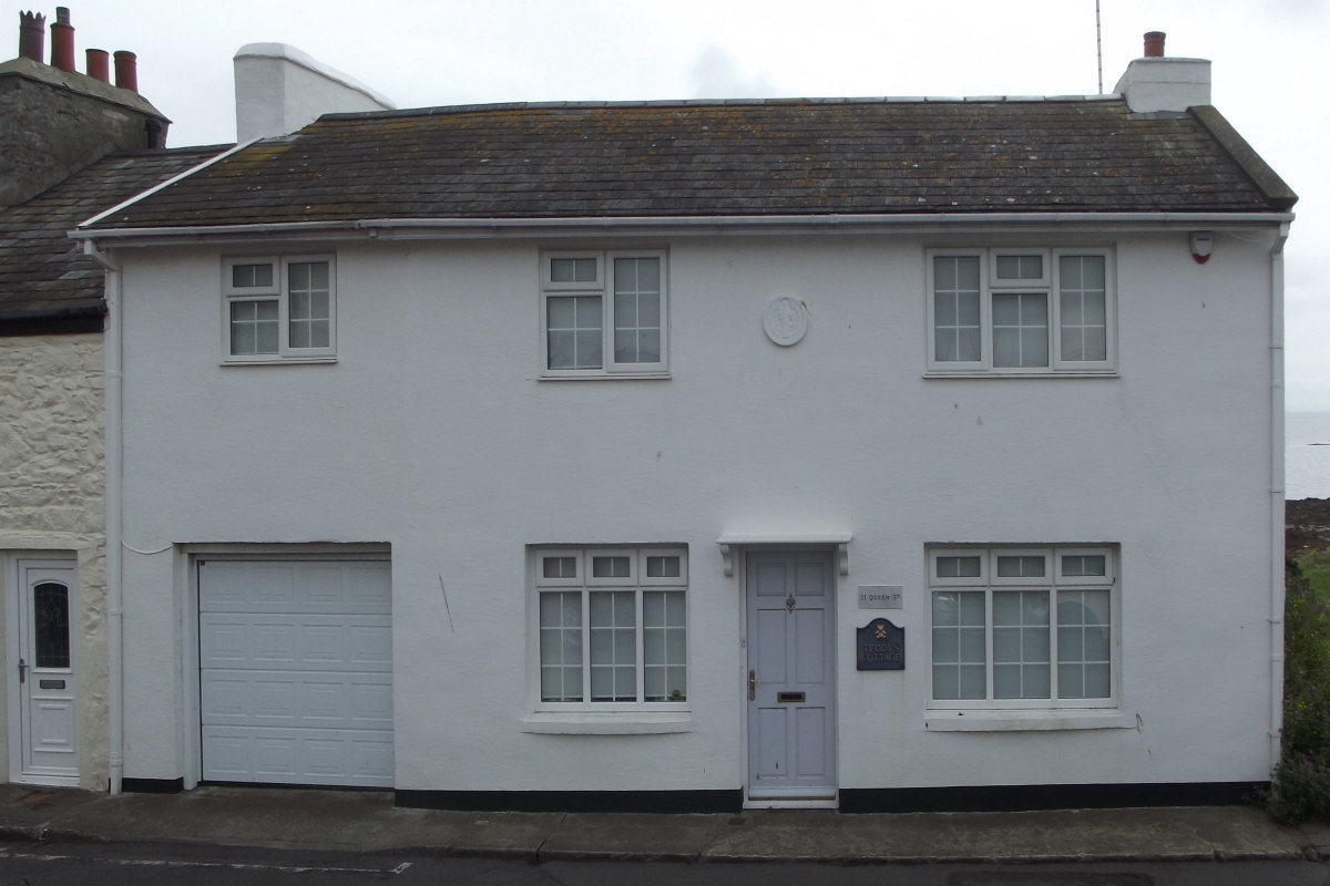 Just an attractive house; Teddy's Cottage on Queen Street..